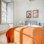 Rent 3 bedroom apartment of 133 m² in lisbon