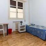 Rent a room of 220 m² in madrid