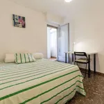 Rent a room of 120 m² in valencia