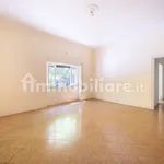 Affitto 5 camera appartamento di 160 m² in Palermo