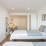 Rent a room of 200 m² in lisbon