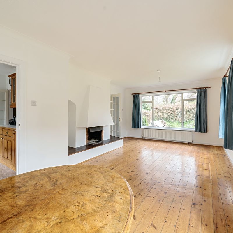3 bedroom property to let in Vicarage Lane, Hordle - £2,200 pcm Leagreen