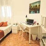 Rent a room of 90 m² in valencia