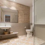 Rent 5 bedroom apartment of 90 m² in Barcelona