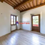 Rent 3 bedroom apartment of 89 m² in Uzzano