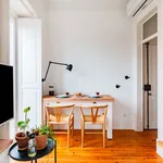 Rent 1 bedroom apartment of 484 m² in Lisbon