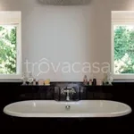 Rent 4 bedroom house of 550 m² in Roma