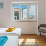 Rent 4 bedroom apartment of 130 m² in lisbon