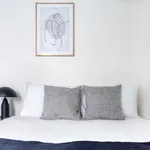 Rent 1 bedroom apartment of 398 m² in Paris