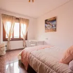 Rent a room of 130 m² in valencia