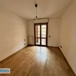 Rent 3 bedroom apartment of 90 m² in Milan