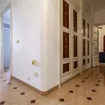 Rent a room of 175 m² in Valencia