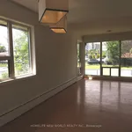 Maison de 1410 m² avec 3 chambre(s) en location à Toronto (Clairlea-Birchmount)