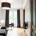 Rent 1 bedroom apartment of 506 m² in Paris