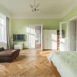 Miete 6 Schlafzimmer wohnung von 2422 m² in Vienna