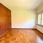 Maison de 550 m² avec 3 chambre(s) en location à Auderghem