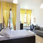 Rent 4 bedroom apartment in Milan