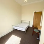 Rent 4 bedroom flat in Edinburgh  East