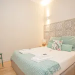 Rent 1 bedroom apartment of 441 m² in Porto