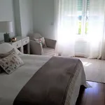 Rent 6 bedroom house of 354 m² in Lisboa