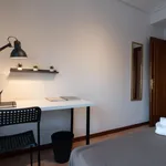 Rent 5 bedroom apartment in Madrid