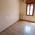 Rent 4 bedroom apartment of 60 m² in Adria