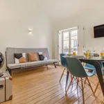 Rent 2 bedroom apartment of 915 m² in Lisbon