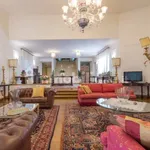 Rent 5 bedroom house of 699 m² in Rome