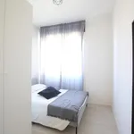 Rent 4 bedroom apartment in Modena