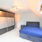 Maison de 900 m² avec 4 chambre(s) en location à Waterloo