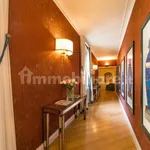 Rent 5 bedroom apartment of 300 m² in Florence