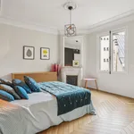 Maison de 245 m² avec 9 chambre(s) en location à Paris