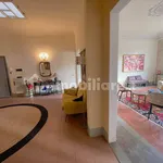 Affitto 5 camera appartamento di 177 m² in Florence