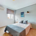 Rent a room of 173 m² in Valencia