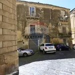 Rent 4 bedroom house of 150 m² in Caltagirone