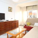 Rent a room of 90 m² in seville