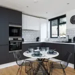 Rent 2 bedroom flat of 797 m² in London