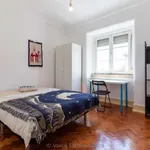 Rent a room of 80 m² in Lisbon