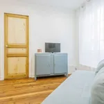 Rent 1 bedroom apartment of 33 m² in paris