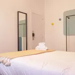 Rent a room of 302 m² in madrid