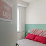 Rent a room of 72 m² in milan