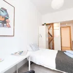 Rent a room of 120 m² in lisbon