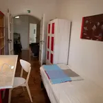 Rent a room of 200 m² in lisbon