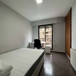 Rent a room of 100 m² in valencia