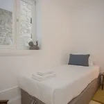 Rent 2 bedroom apartment of 80 m² in Porto