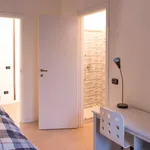 Rent 3 bedroom apartment in Milan