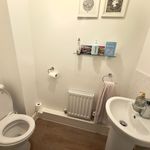 Rent 4 bedroom house in Leeds