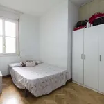 Rent a room of 200 m² in madrid