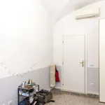 Rent a room of 100 m² in rome