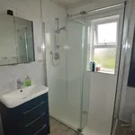 Rent 3 bedroom flat in East Midlands